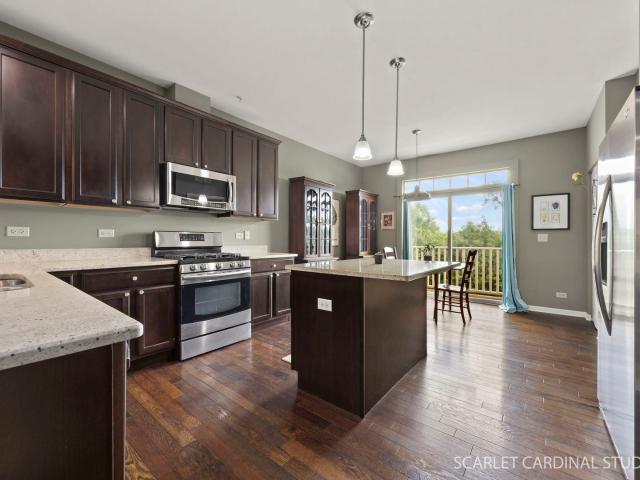 Townhouse for sale in Winfield, Illinois