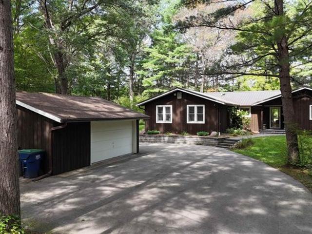 House for sale in Keshena / Kesīqnæh, Town of Menominee