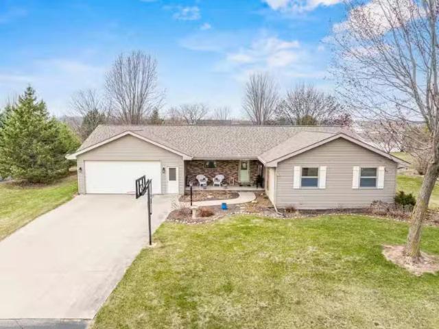 House for sale in Appleton