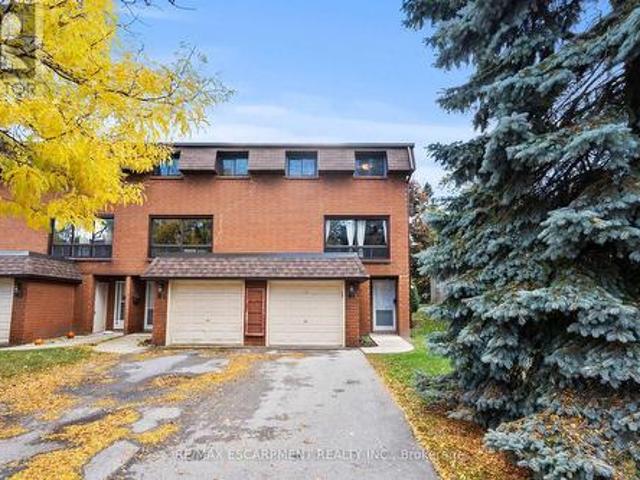 Townhouse for sale in Ancaster, Ontario