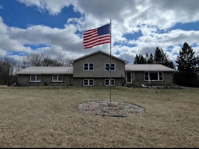 House for sale in Juneau, Wisconsin