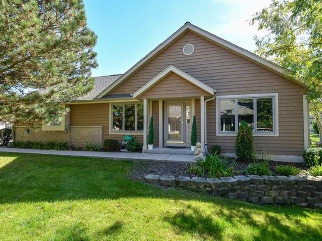 Condo for sale in City of Pewaukee, Waukesha County