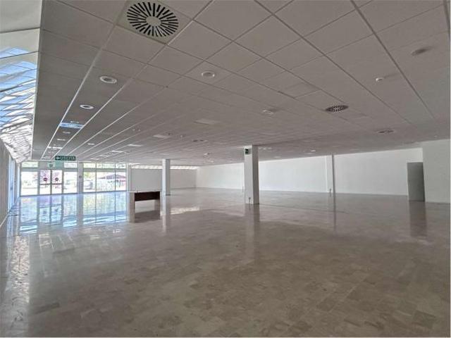 Locale Commerciale in affitto a Magione, Umbria