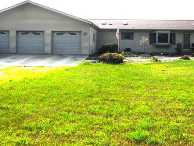 House for sale in Juneau, Wisconsin