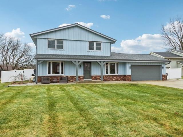 House for sale in Pewaukee, Wisconsin