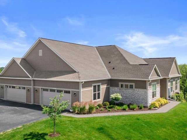 Condo for sale in Pewaukee, Wisconsin