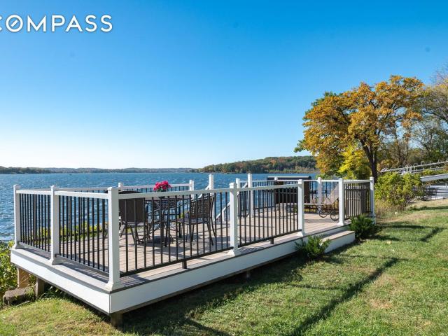 House for sale in Pewaukee, Wisconsin