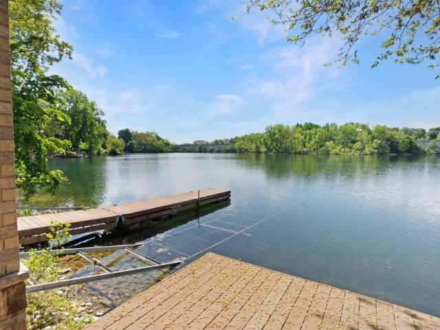 Condo for sale in Okauchee, Okauchee Lake