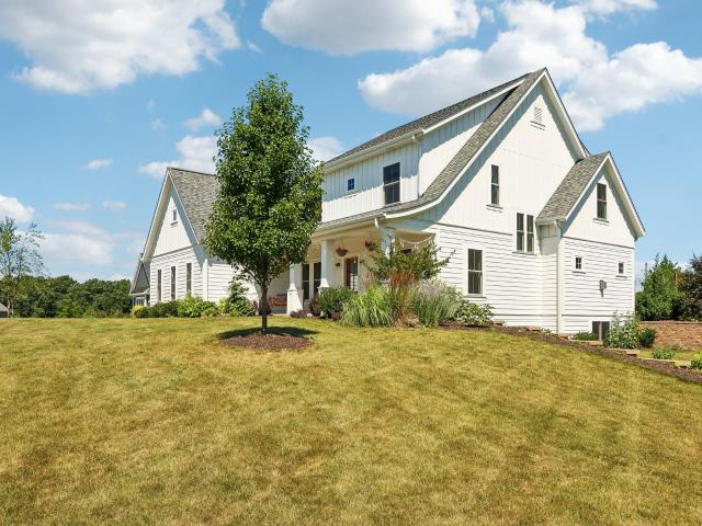 House for sale in Hartland, Wisconsin