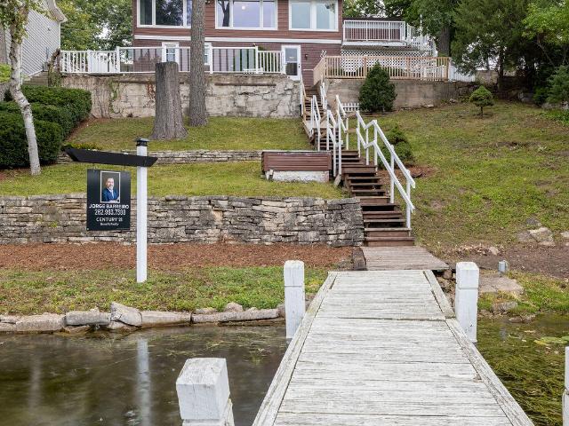 House for sale in Okauchee, Okauchee Lake