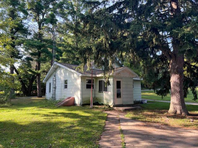 House for sale in Saxeville, Wisconsin