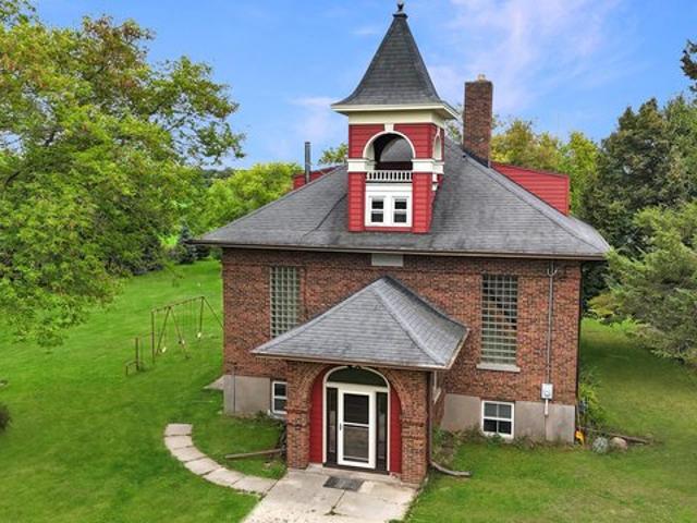 House for sale in Fredonia, Ozaukee County