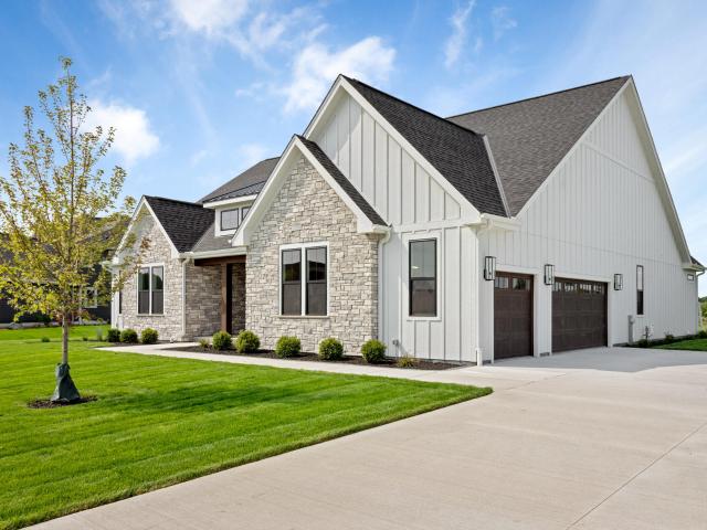 House for sale in Okauchee Lake, Waukesha County