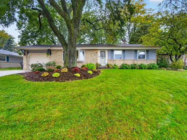 House for sale in Village Centre, Menomonee Falls