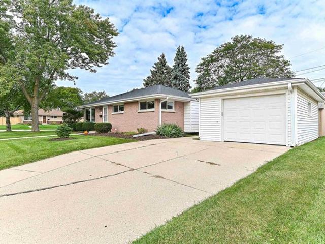 House for sale in Menomonee Falls, Waukesha County