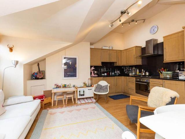 Apartment for rent in Crouch End, Isle Of Man