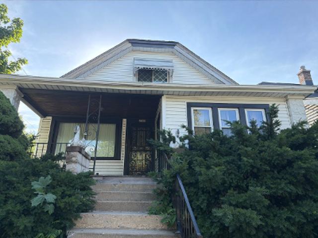 House for sale in Milwaukee, Wisconsin