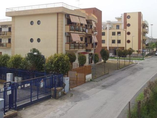 Locale Commerciale in affitto a San Salvatore di Casoria, Casoria
