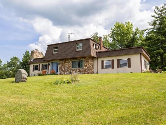House for sale in Farmland, Indiana
