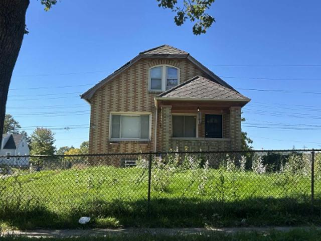 House for sale in Silver Spring, Milwaukee