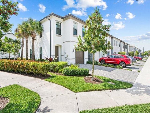 House for sale in Oakland Park