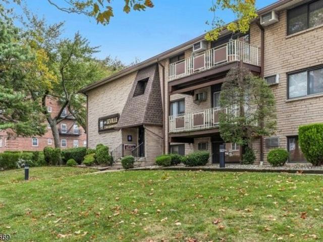 Condo for sale in Elizabeth, New Jersey