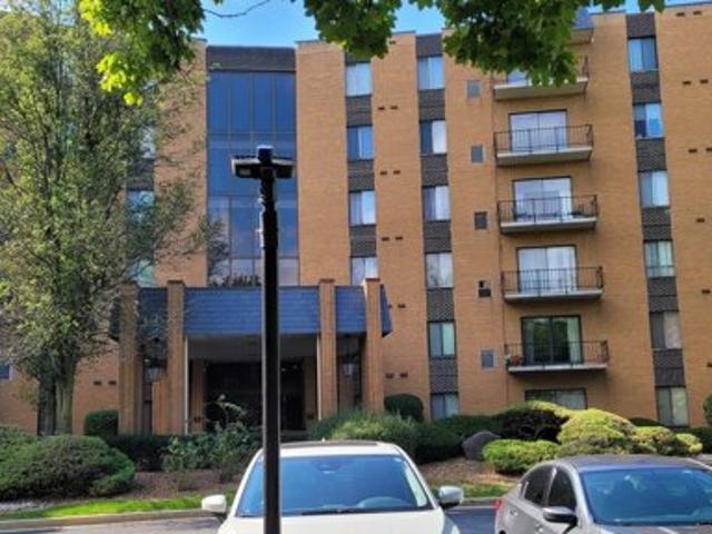 Condo for sale in Glenwood