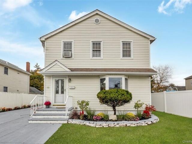 House for sale in Bethpage, New York