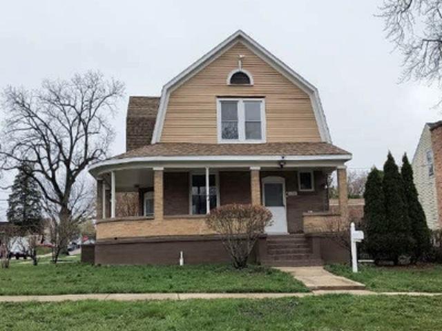 House for sale in Elgin, Illinois