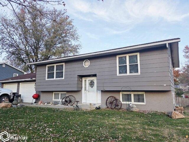 House for sale in Osceola, Iowa