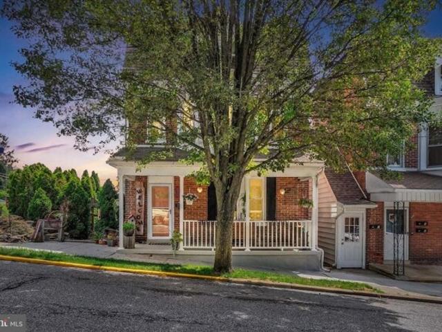 House for sale in Spring Grove