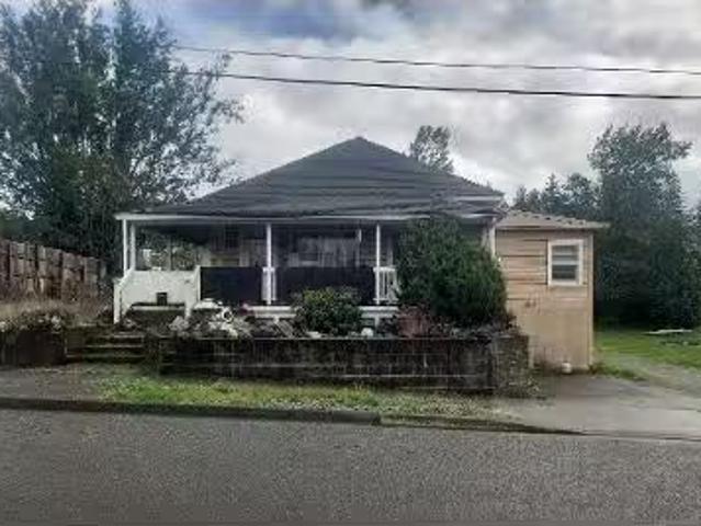 House for sale in Coos Bay