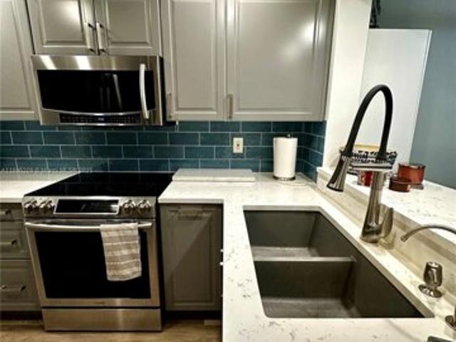 Condo for sale in Oakland Park, Florida