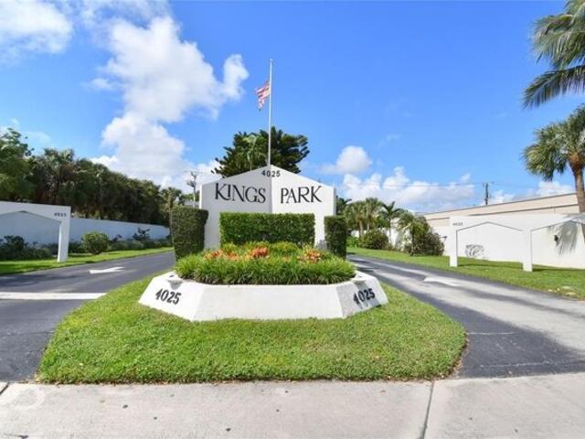 Condo for sale in Oakland Park, Florida