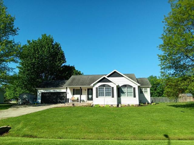 House for sale in Downs, McLean County