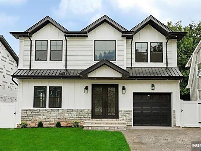 House for sale in Bergenfield, New Jersey