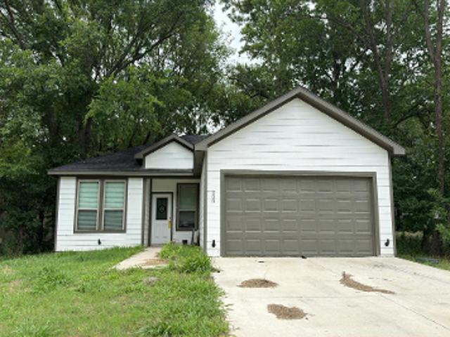 House for sale in Navarro, Texas