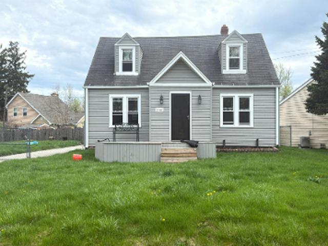 House for sale in Lindenhurst, Illinois