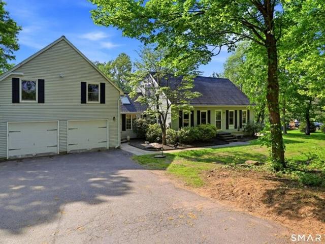 House for sale in Suffield, Connecticut