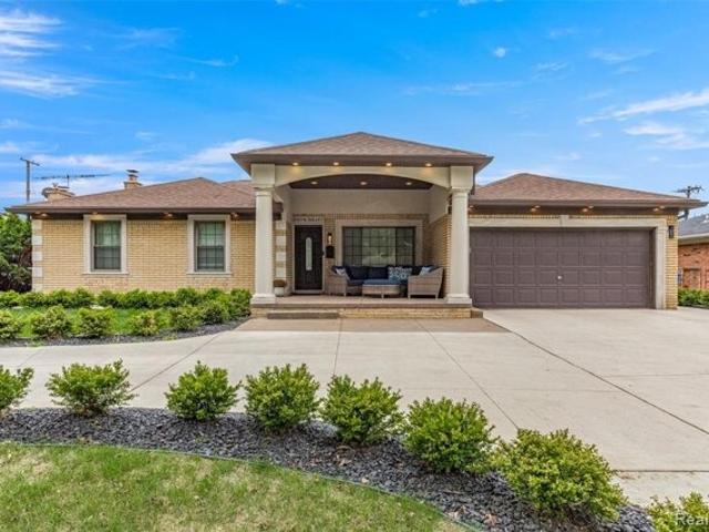 House for sale in Dearborn Heights