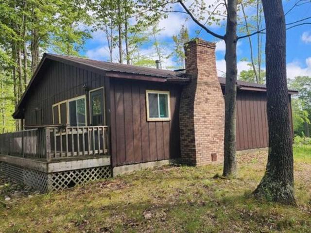 House for sale in Spruce