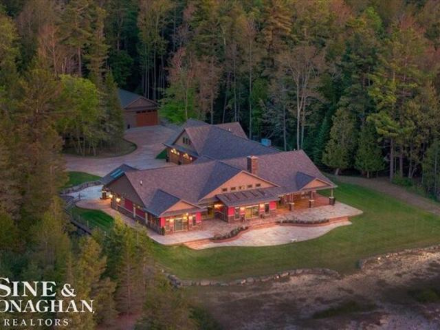 House for sale in Harrisville