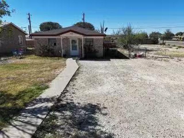 House for sale in Pecos