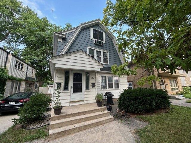 House for sale in Shorewood