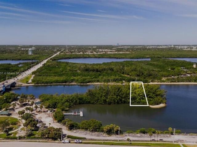 Land for sale in Hollywood