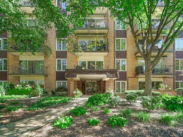 Condo for sale in Glen Ellyn, Illinois