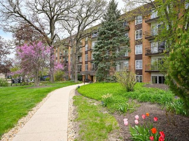 Condo for sale in Glen Ellyn