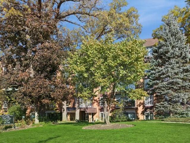 Condo for sale in Glen Ellyn, Illinois