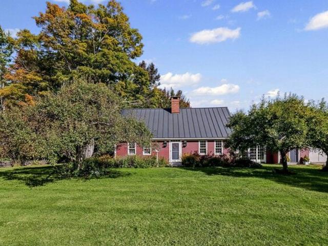House for sale in Reading, Windsor County
