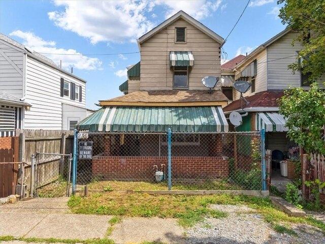 House for sale in Clairton